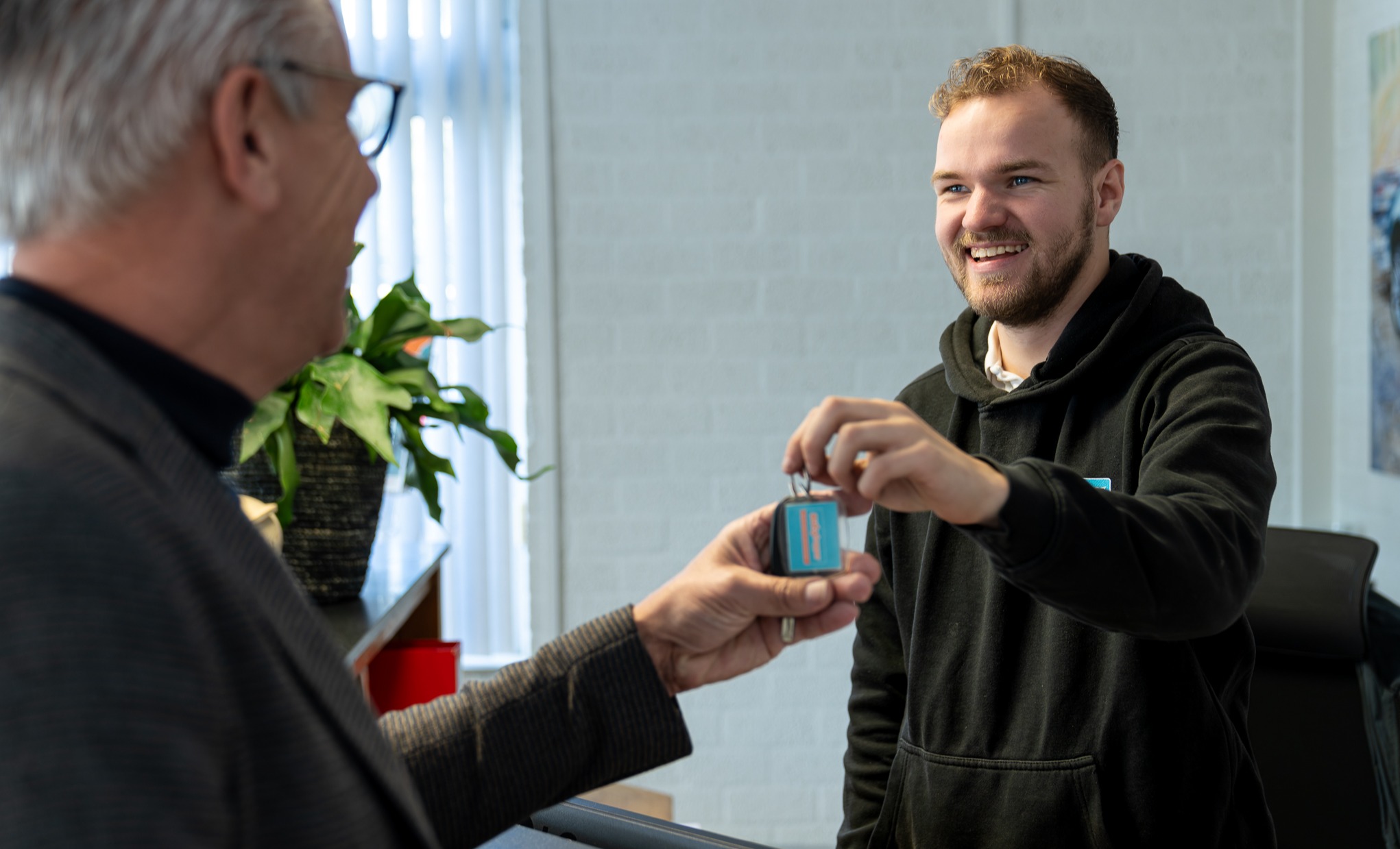 Page Content 13_content_image_1758621968532286630.jpg AUTO OF BUS HUREN? | Auto Centrum Bommelerwaard (A.C.B.) BV