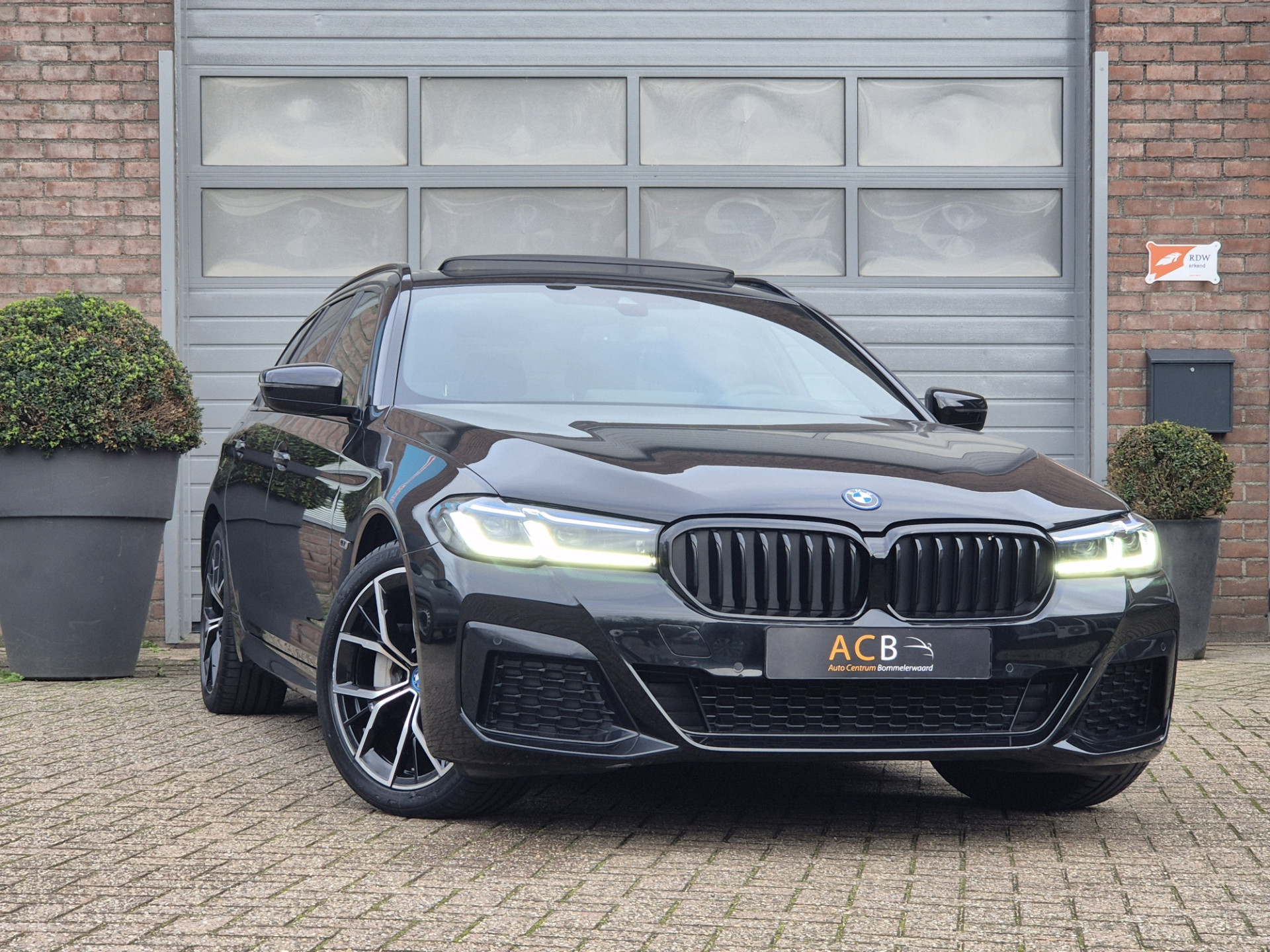 BMW 5 Serie 530 e M-Sport Hybride Schuifdak, Leder 49926831-0.jpg | Auto Centrum Bommelerwaard (A.C.B.) BV